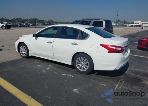 2017 Nissan Altima 2.5 S z USA, uszkodzony, nr VIN 1N4AL3AP8HC215893